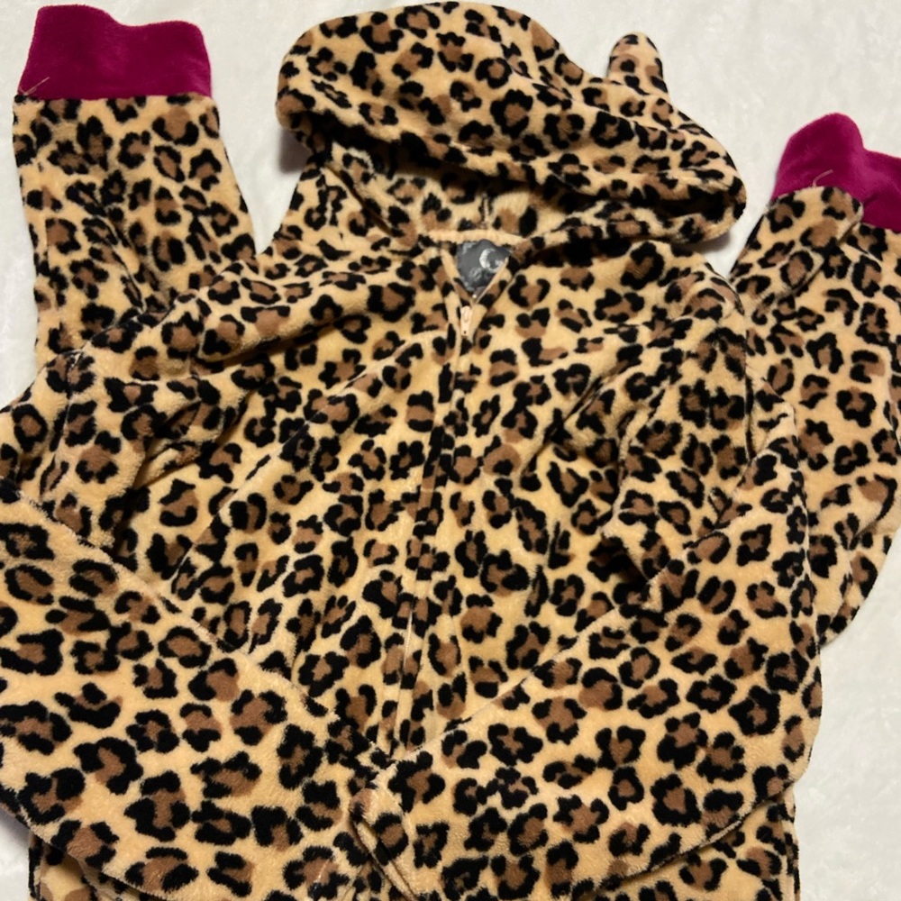 💕 5 items for $15 💕 Fuzzy onesie one piece